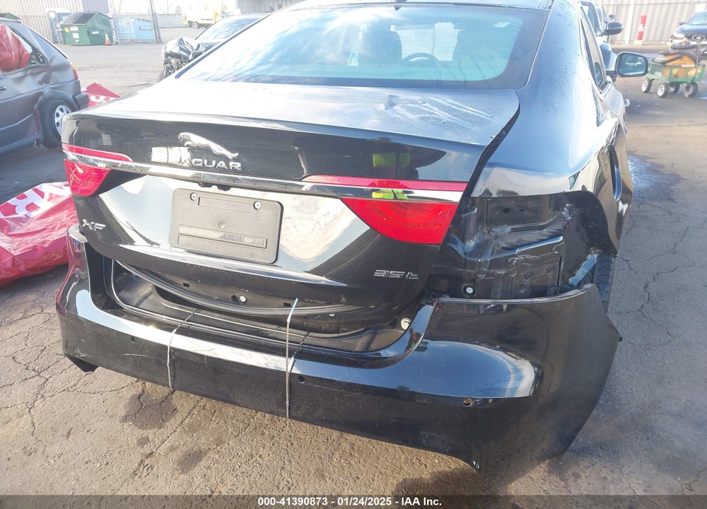 2018 JAGUAR XF VIN: SAJBE4EV4JCY56439