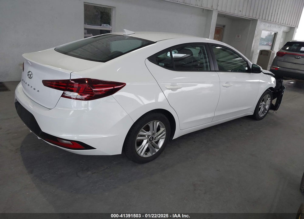 2020 HYUNDAI ELANTRA VIN: 5NPD84LF0LH574218