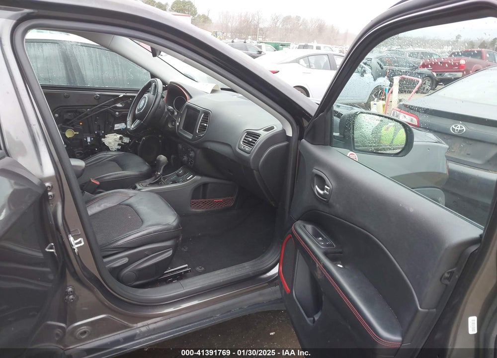 2019 JEEP COMPASS VIN: 3C4NJDDB5KT620337