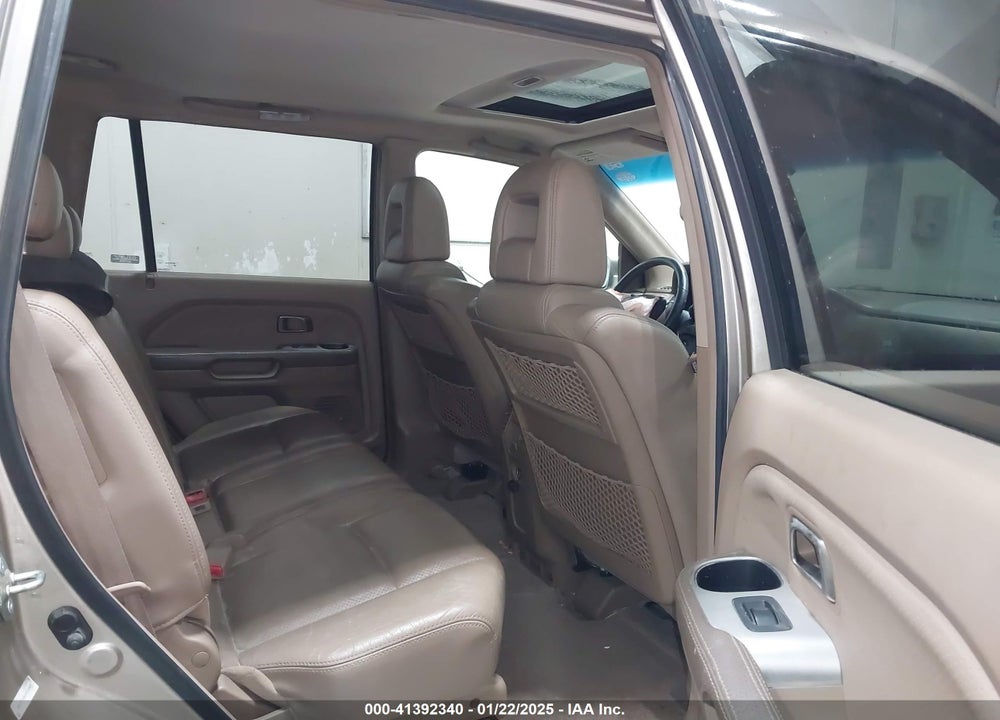 2005 HONDA PILOT EX-L VIN: 2HKYF18505H558447
