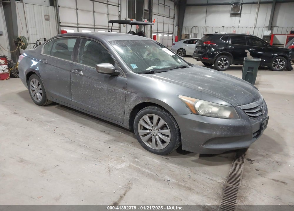 2011 HONDA ACCORD 2.4 EX VIN: 1HGCP2F70BA042627