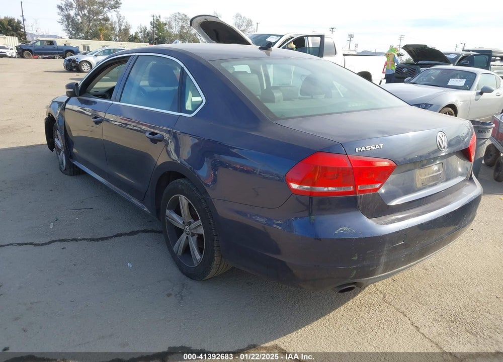 2013 VOLKSWAGEN PASSAT VIN: 1VWBP7A35DC008733