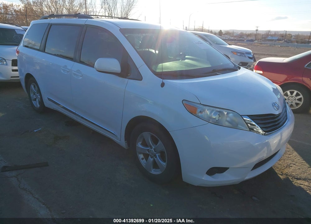 2014 TOYOTA SIENNA LE V6 8 PASSENGER VIN: 5TDKK3DC3ES525664