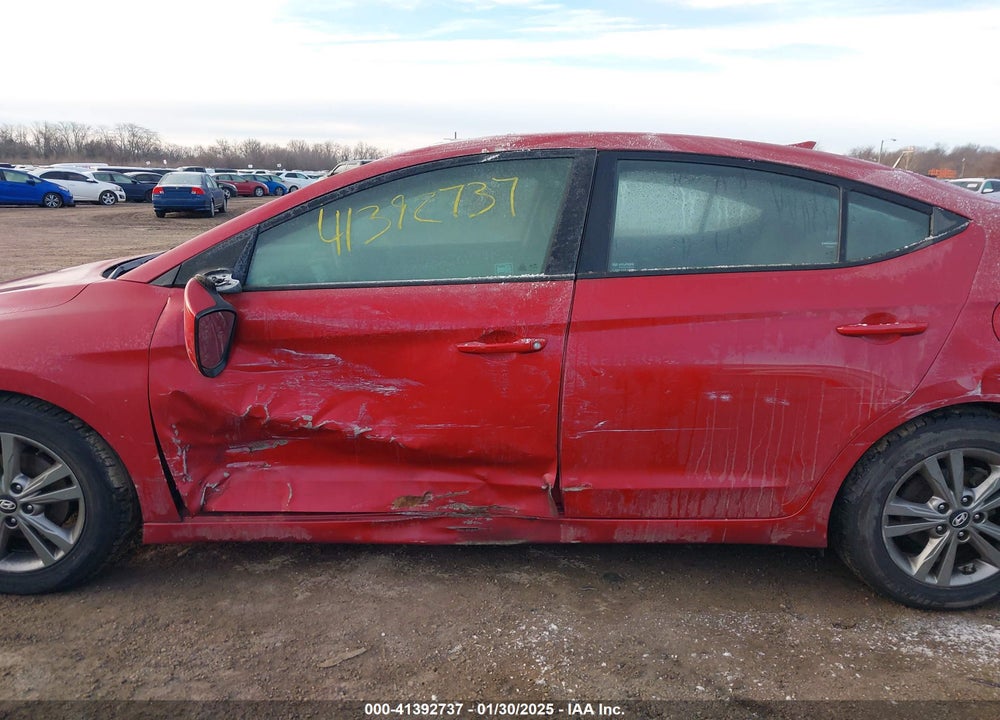 2018 HYUNDAI ELANTRA SEL VIN: 5NPD84LF8JH391324