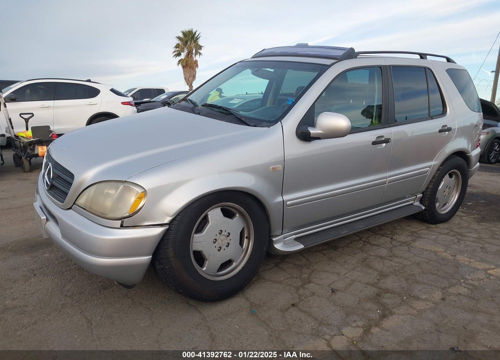 1999 MERCEDES-BENZ ML 430 VIN: 4JGAB72E5XA124782