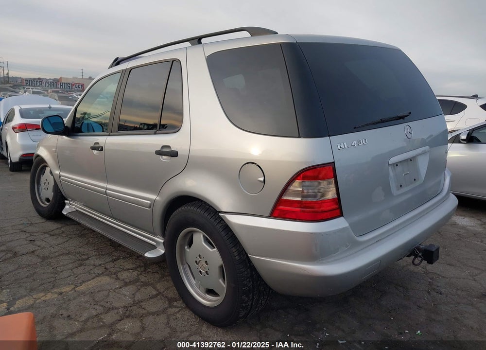 1999 MERCEDES-BENZ ML 430 VIN: 4JGAB72E5XA124782