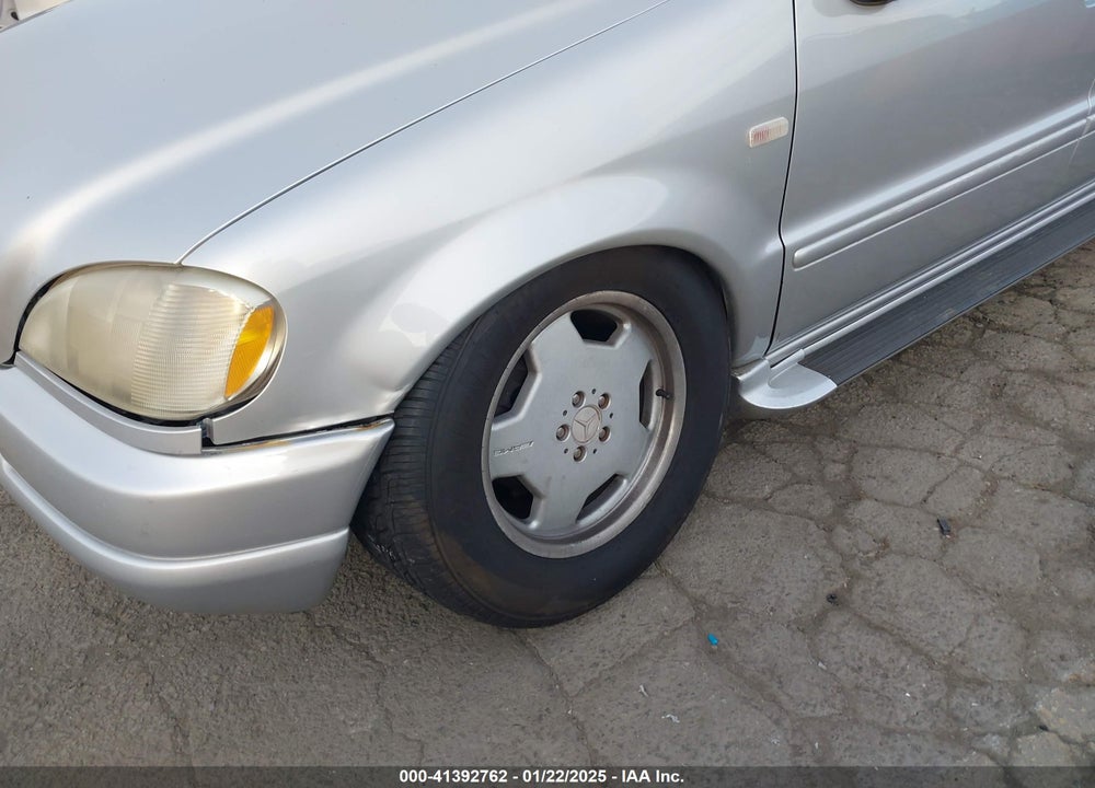 1999 MERCEDES-BENZ ML 430 VIN: 4JGAB72E5XA124782