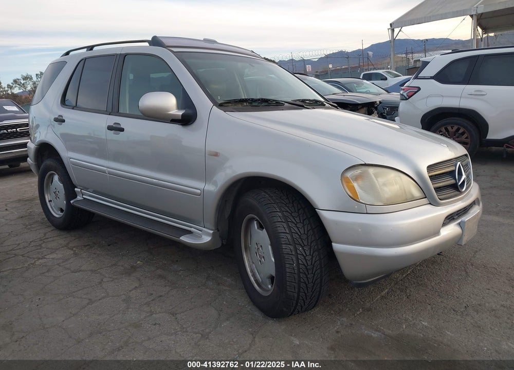 1999 MERCEDES-BENZ ML 430 VIN: 4JGAB72E5XA124782