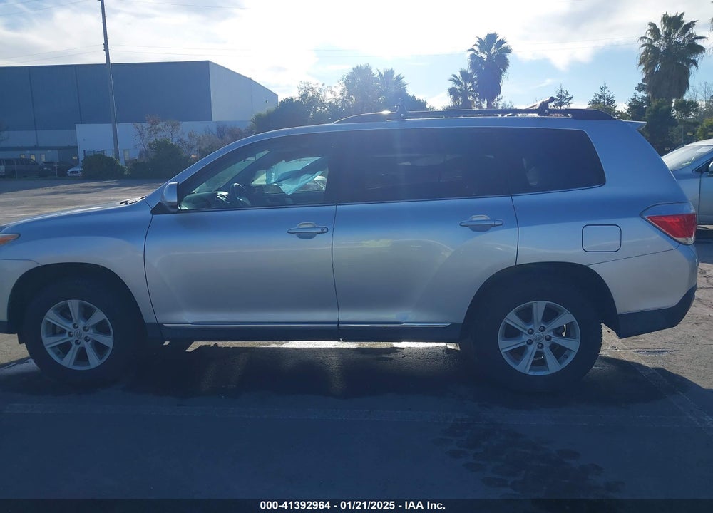 2013 TOYOTA HIGHLANDER BASE PLUS V6 VIN: 5TDBK3EH1DS269615