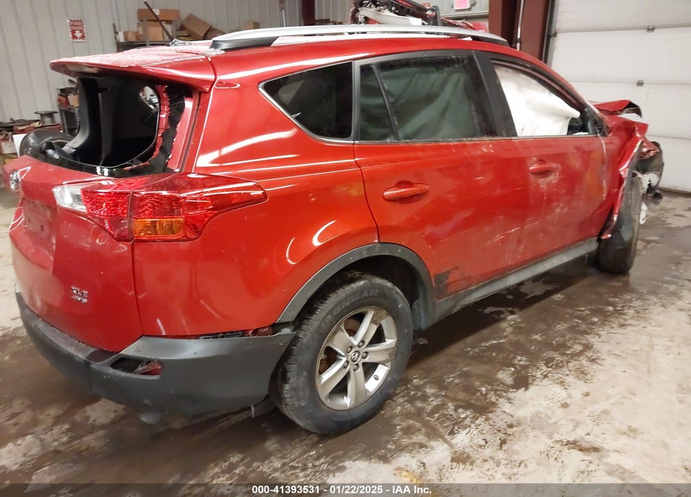 2015 TOYOTA RAV4 XLE VIN: 2T3RFREV8FW371605