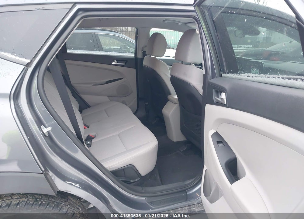 2019 HYUNDAI TUCSON SE VIN: KM8J2CA43KU039514