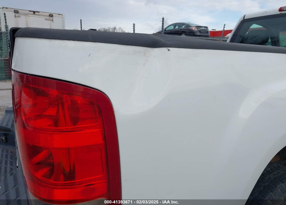 2008 GMC SIERRA 2500HD WORK TRUCK VIN: 1GTHC24K98E211813