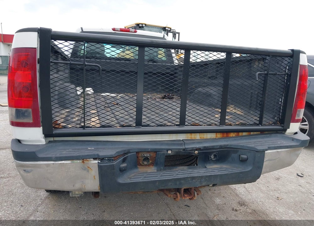 2008 GMC SIERRA 2500HD WORK TRUCK VIN: 1GTHC24K98E211813