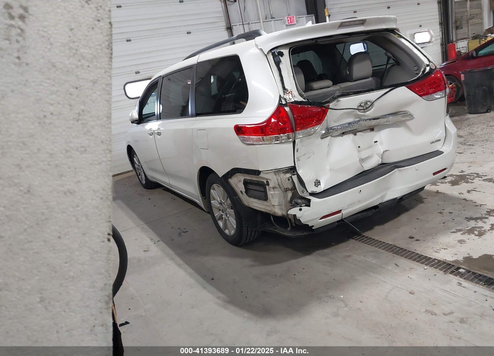 2011 TOYOTA SIENNA VIN: 5TDYK3DC9BS091563