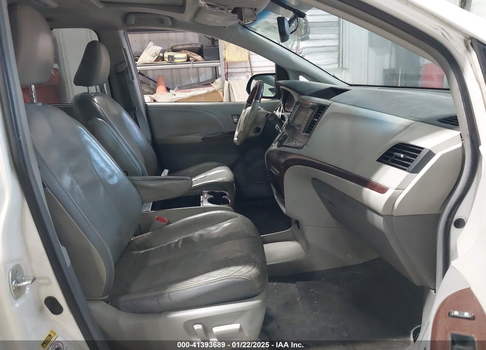 2011 TOYOTA SIENNA VIN: 5TDYK3DC9BS091563
