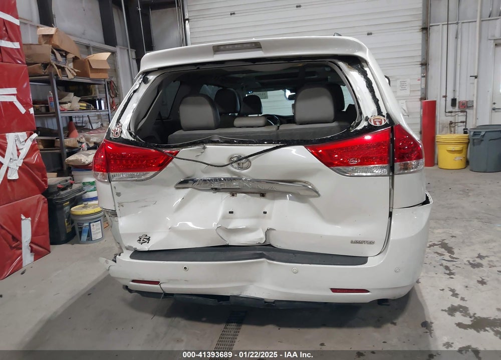 2011 TOYOTA SIENNA VIN: 5TDYK3DC9BS091563