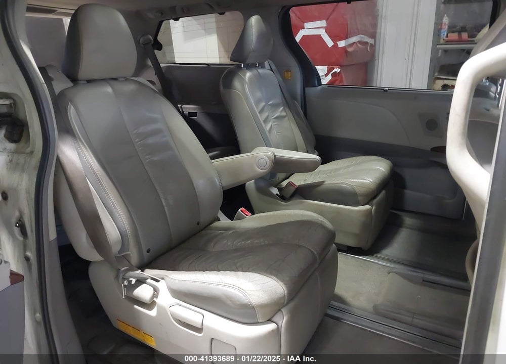 2011 TOYOTA SIENNA VIN: 5TDYK3DC9BS091563