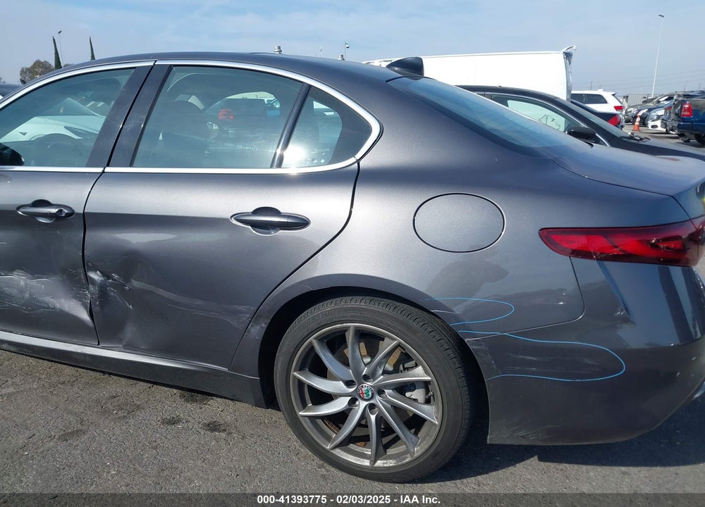 2017 ALFA ROMEO GIULIA RWD VIN: ZARFAEBN3H7536740