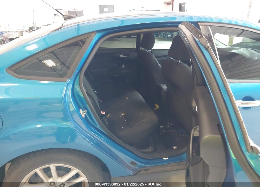 2015 FORD FOCUS VIN: 1FADP3F23FL318084