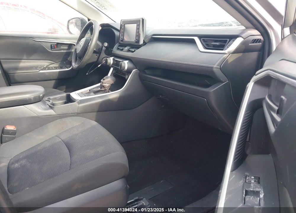 2019 TOYOTA RAV4 LE VIN: JTMF1RFV0KD031548