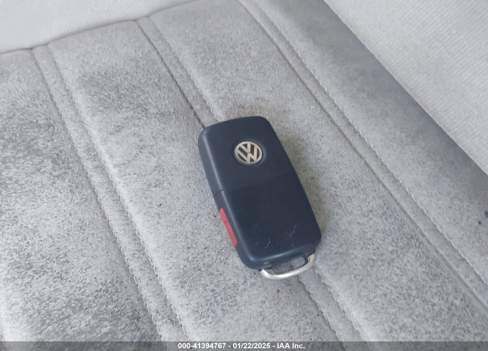 2013 VOLKSWAGEN PASSAT VIN: 1VWCN7A37DC134487