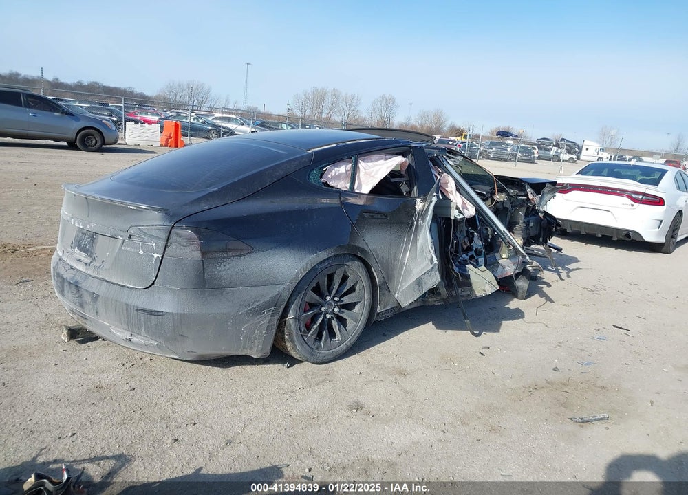 2016 TESLA MODEL S VIN: 5YJSA1E42GF143731