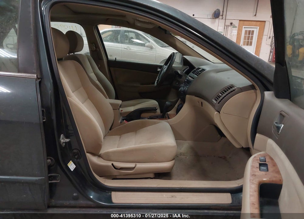 2004 HONDA ACCORD 2.4 EX VIN: 1HGCM56684A156833