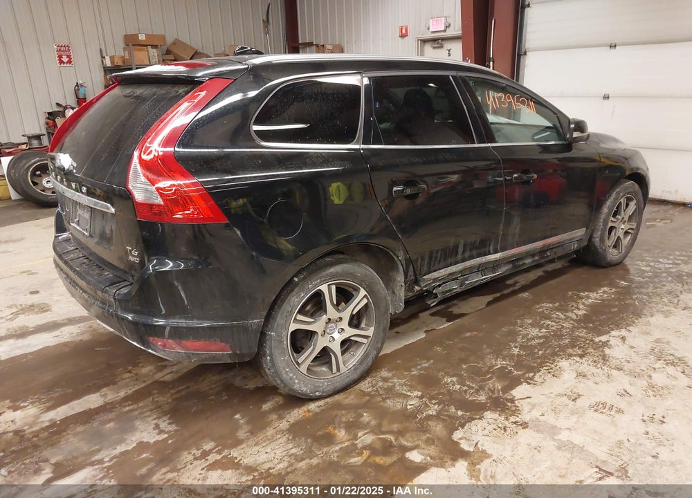 2014 VOLVO XC60 T6 R-DESIGN PLATINUM VIN: YV4902DZ5E2546717
