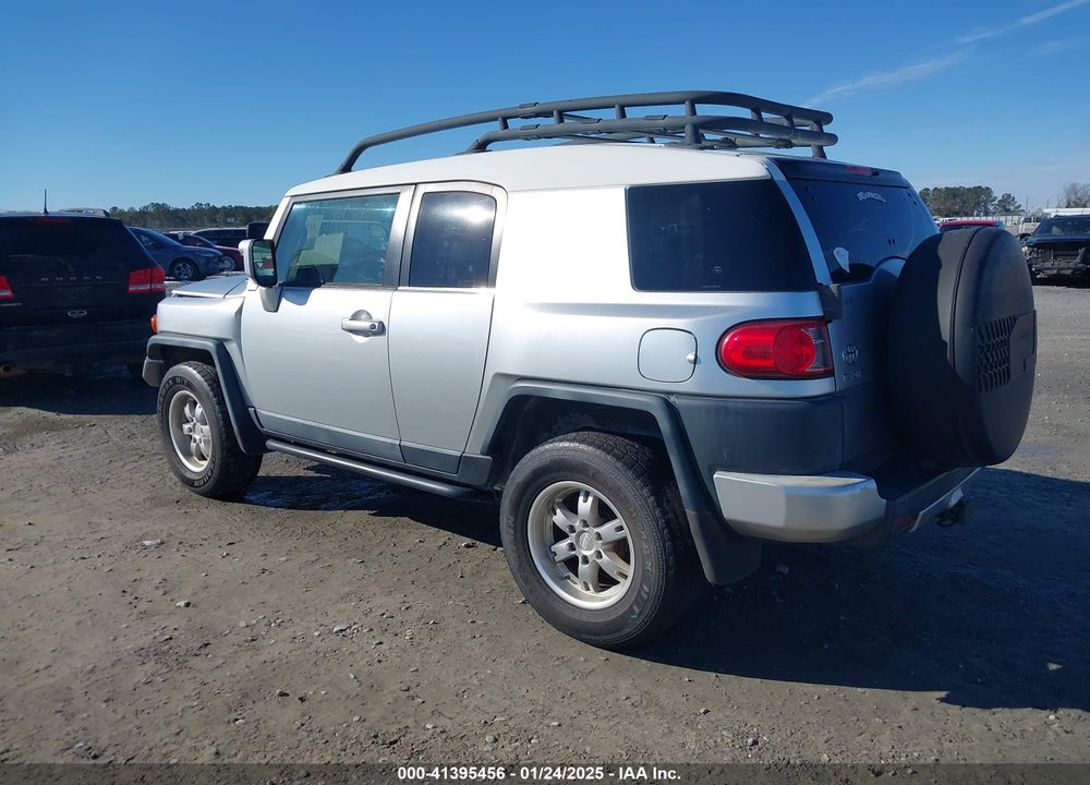 2007 TOYOTA FJ CRUISER VIN: JTEBU11F670010334