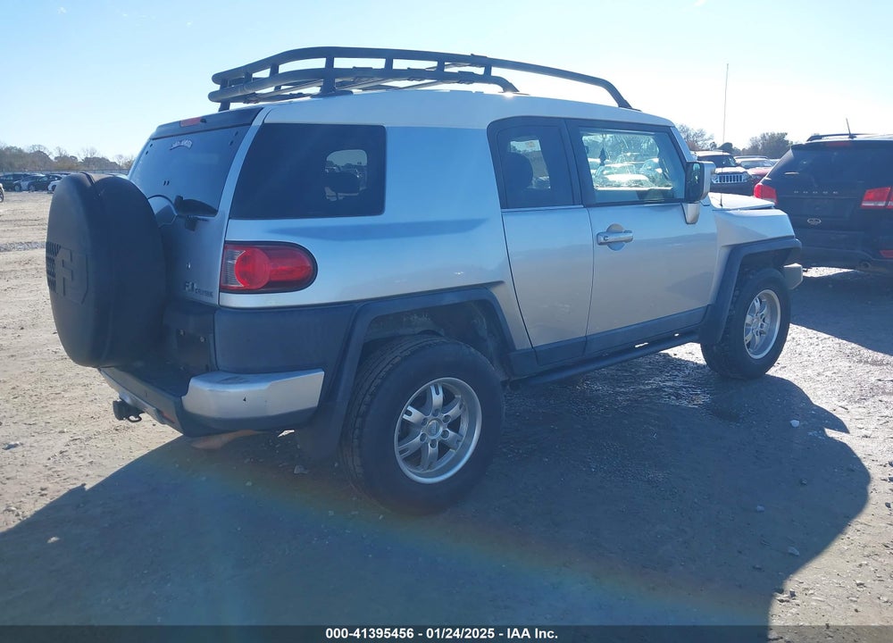 2007 TOYOTA FJ CRUISER VIN: JTEBU11F670010334