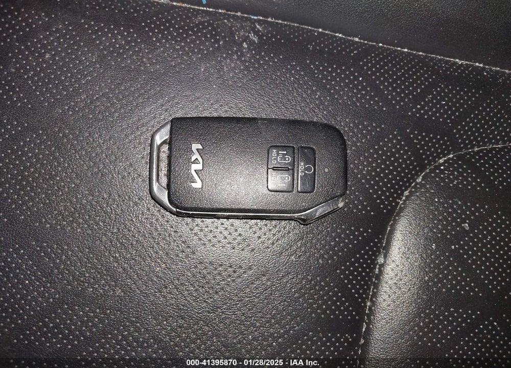 2022 KIA CARNIVAL MPV SX VIN: KNDNE5H35N6138656