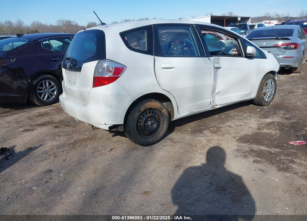 2013 HONDA FIT VIN: JHMGE8H30DC023018