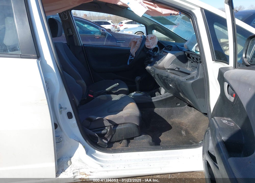 2013 HONDA FIT VIN: JHMGE8H30DC023018