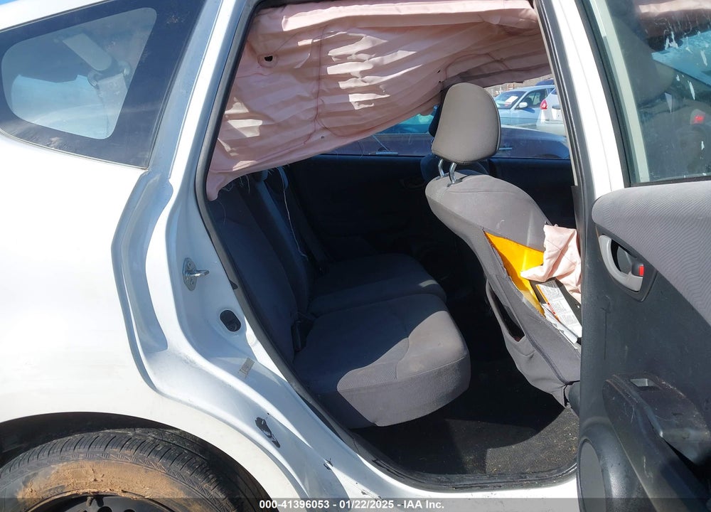 2013 HONDA FIT VIN: JHMGE8H30DC023018