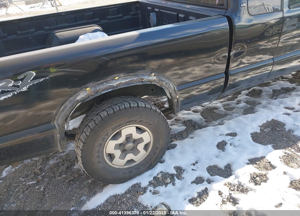 2000 CHEVROLET S-10 LS VIN: 1GCCT19W2Y8160914