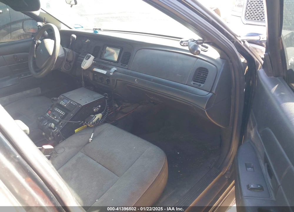 2011 FORD CROWN VICTORIA POLICE INTERCEPTOR VIN: 2FABP7BV5BX152100
