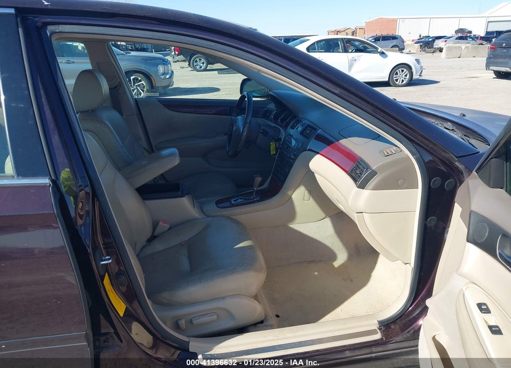 2002 LEXUS ES 300 VIN: JTHBF30G820050622