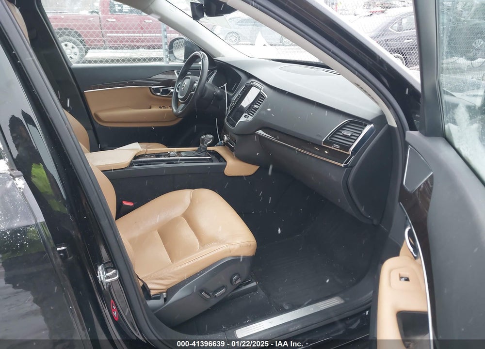 2016 VOLVO XC90 T6 MOMENTUM VIN: YV4A22PK9G1066520