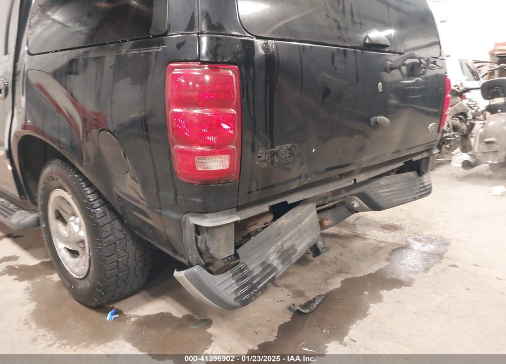 2000 FORD EXPEDITION XLT VIN: 1FMRU156XYLB85288