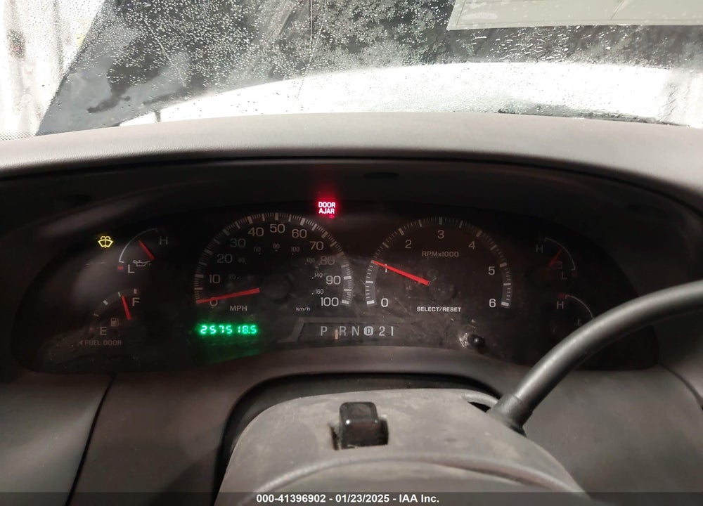 2000 FORD EXPEDITION XLT VIN: 1FMRU156XYLB85288