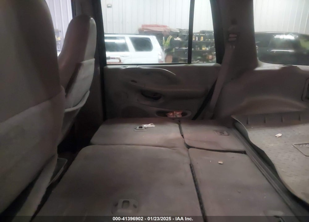 2000 FORD EXPEDITION XLT VIN: 1FMRU156XYLB85288