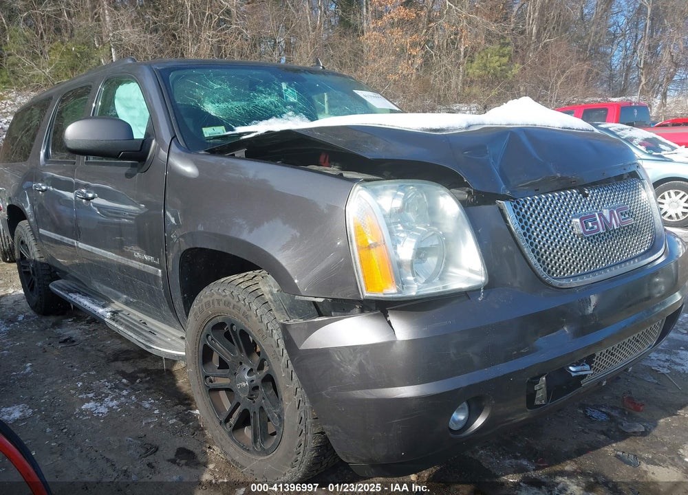 2011 GMC YUKON XL 1500 DENALI VIN: 1GKS2MEF2BR166983