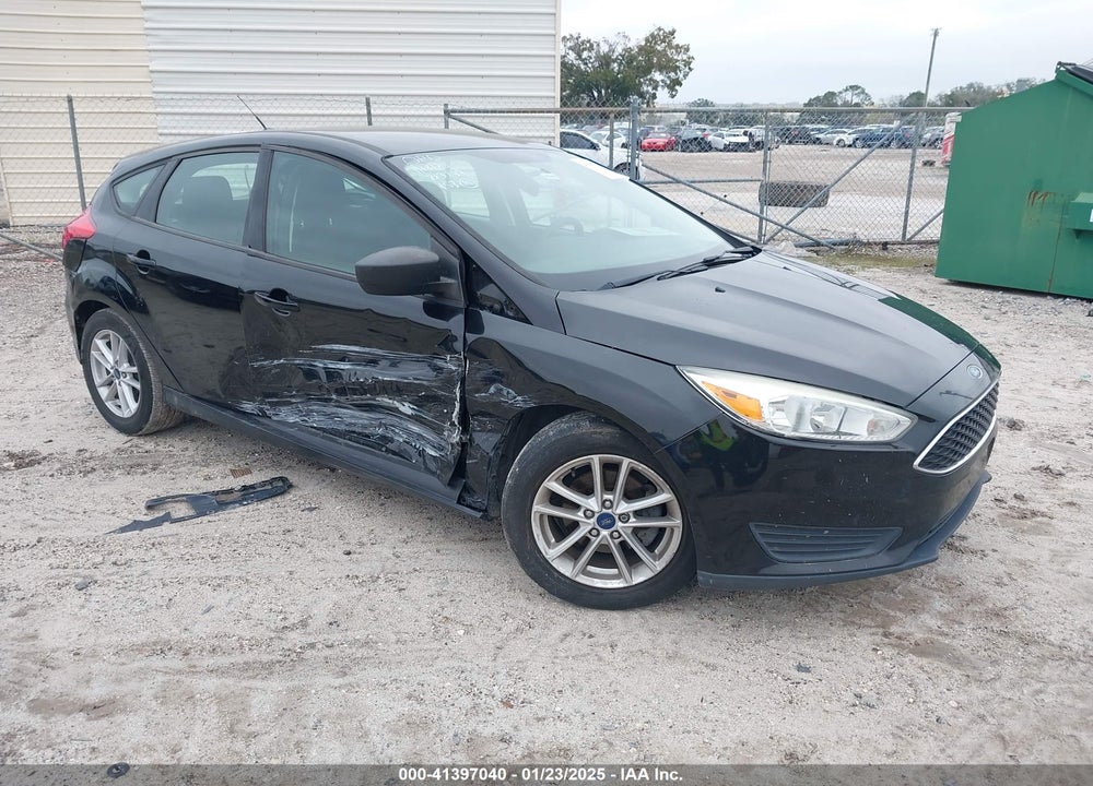 2017 FORD FOCUS SE VIN: 1FADP3K29HL221013