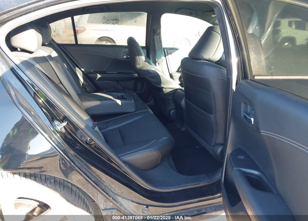 2017 HONDA ACCORD VIN: 1HGCR2F57HA215545