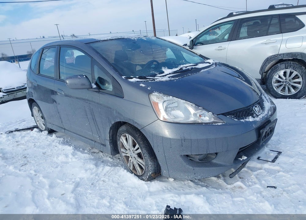 2011 HONDA FIT SPORT VIN: JHMGE8H62BC000704