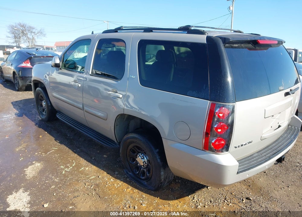 2007 GMC YUKON SLT VIN: 1GKFC13057J128049