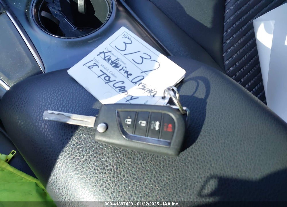 2018 TOYOTA CAMRY VIN: 4T1B11HK4JU676281