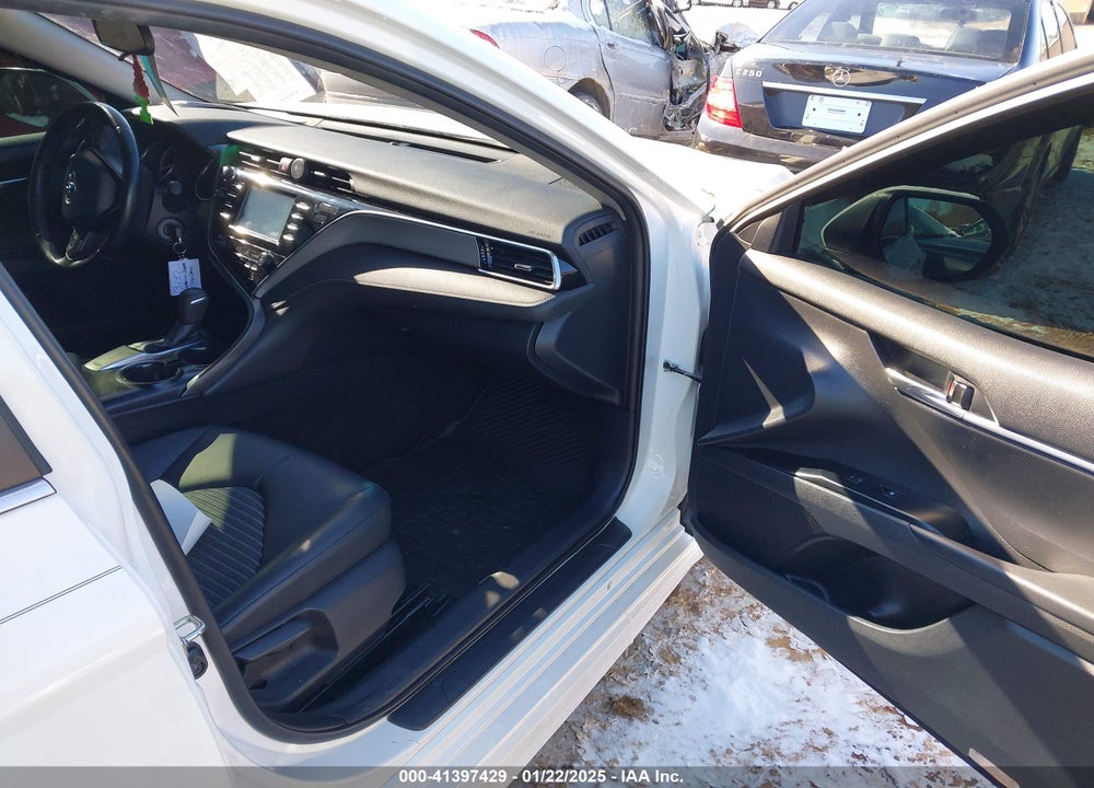 2018 TOYOTA CAMRY VIN: 4T1B11HK4JU676281