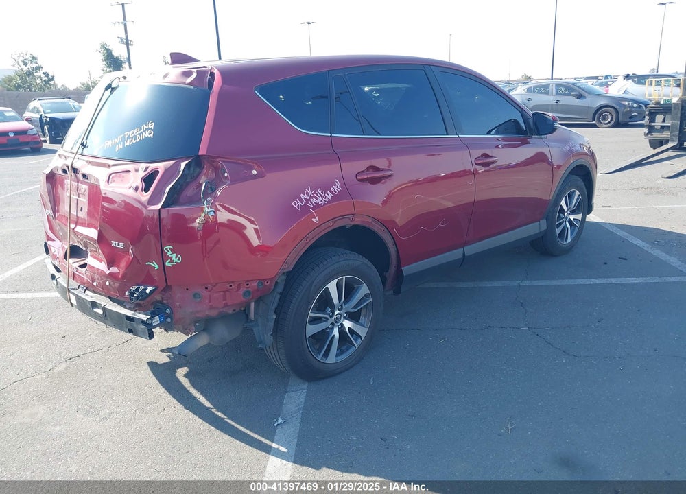 2018 TOYOTA RAV4 XLE VIN: JTMWFREV6JD112328