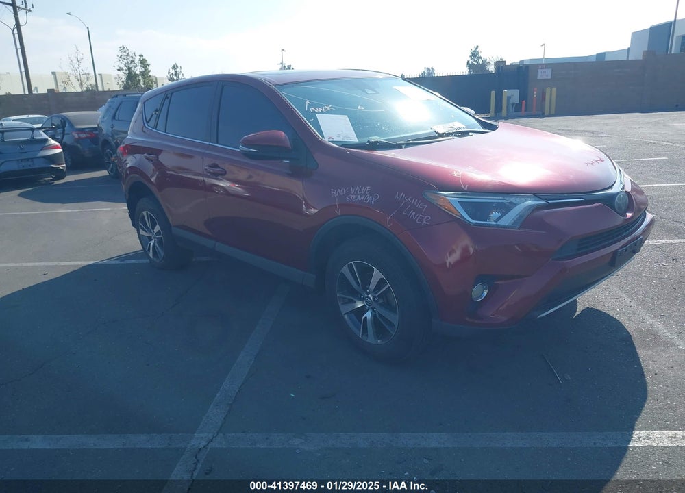 2018 TOYOTA RAV4 XLE VIN: JTMWFREV6JD112328